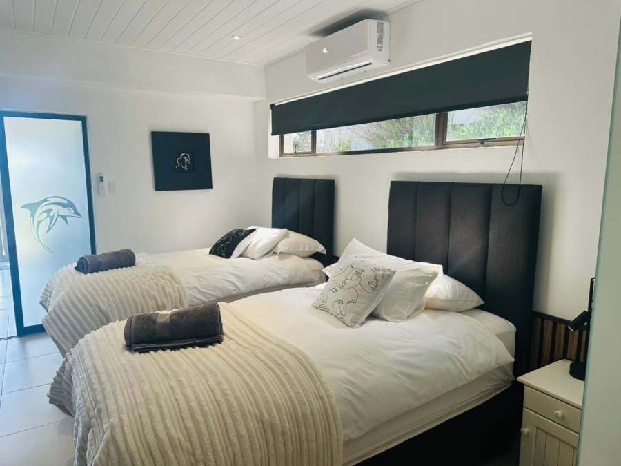 4 Bedroom Property for Sale in Herolds Bay Western Cape